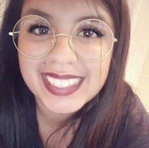 Meet your Posher, Corina